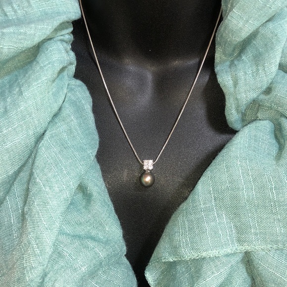 Solid 925 Sterling Silver Faux Tahitian Pearl Simulated Diamond Pendant Necklace - Picture 13 of 14